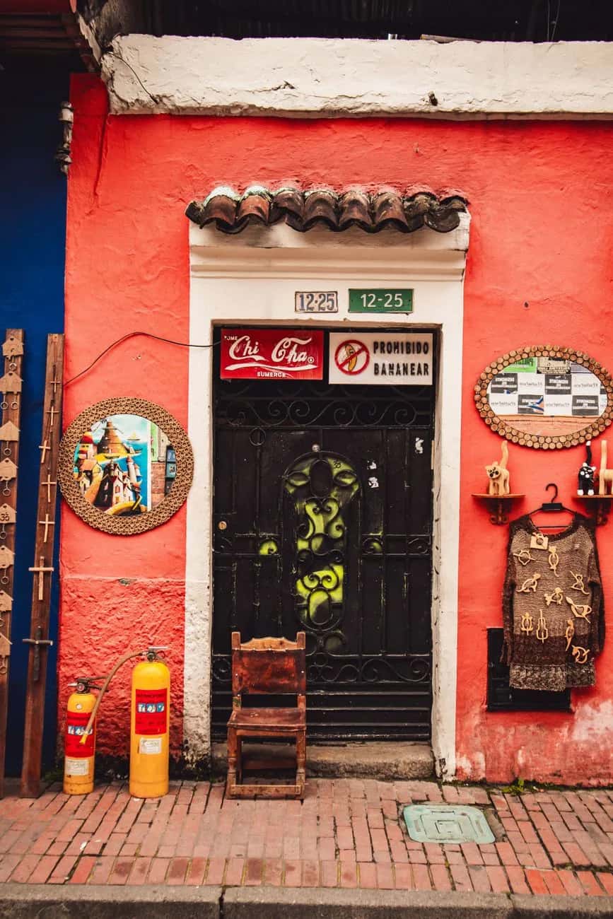 Façade colorée de La Candelaria à Bogotá, où se déposent les demandes de visa en Colombie